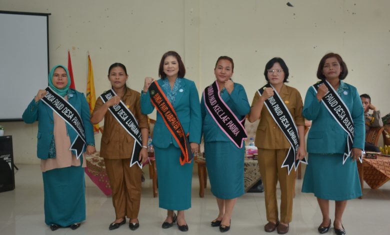 Romy Mariani Eddy Berutu, Anak Rosintan Binton Panjaitan, Nurmaidah Junaidi Cibro, Donna Humitar Sitorus.